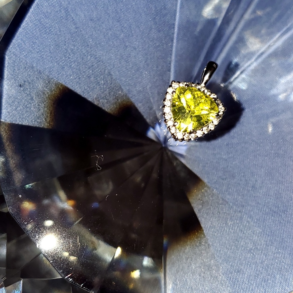 Peridot Diamond Pendant - Picture 2 of 8